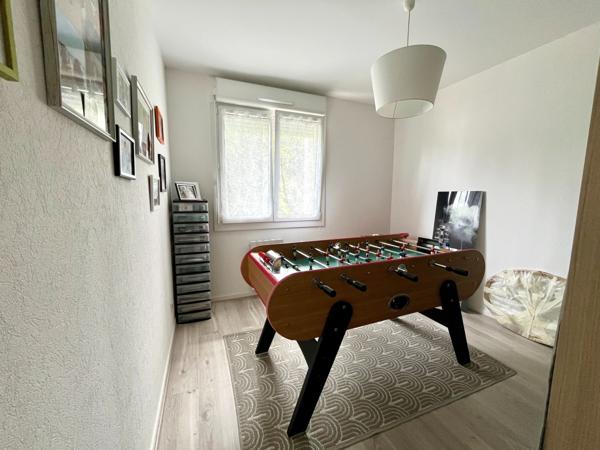 Appartement
                                                                                                                                                                                                                                                                                                                        6 pièce(s)                                                                                                                                                                                                          4 chambre(s)                                                                                                                                                                                                          105  m²
