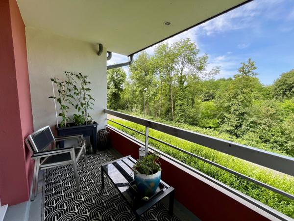 Appartement
                                                                                                                                                                                                                                                                                                                        6 pièce(s)                                                                                                                                                                                                          4 chambre(s)                                                                                                                                                                                                          105  m²
