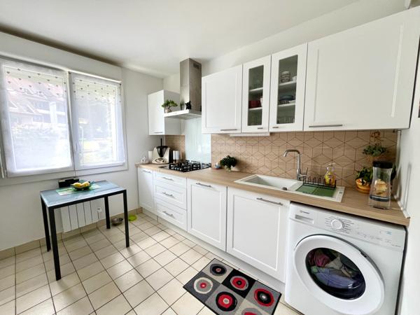 Appartement
                                                                                                                                                                                                                                                                                                                        6 pièce(s)                                                                                                                                                                                                          4 chambre(s)                                                                                                                                                                                                          105  m²