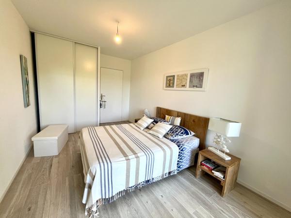 Appartement
                                                                                                                                                                                                                                                                                                                        6 pièce(s)                                                                                                                                                                                                          4 chambre(s)                                                                                                                                                                                                          105  m²