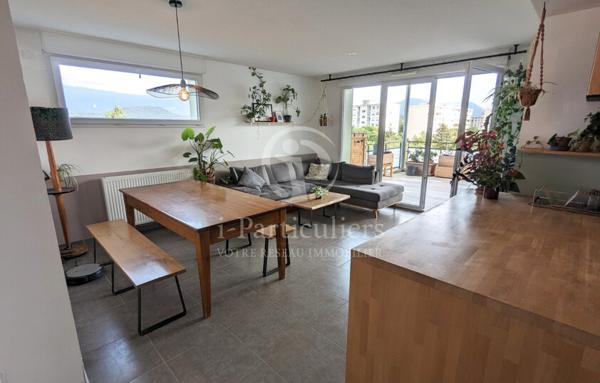 T4 dernier étage terrasse avec vue massifs