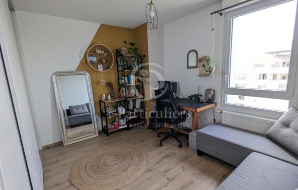 T4 dernier étage terrasse avec vue massifs