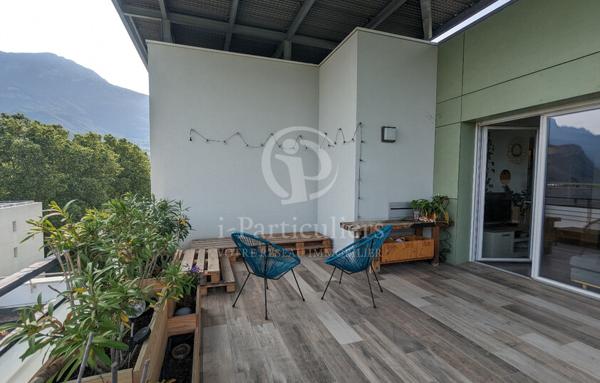 T4 dernier étage terrasse avec vue massifs