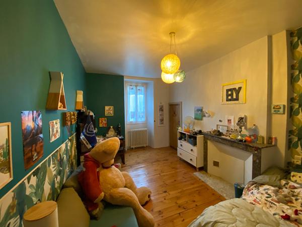 Salles, Maison de type 6 de 190 m²