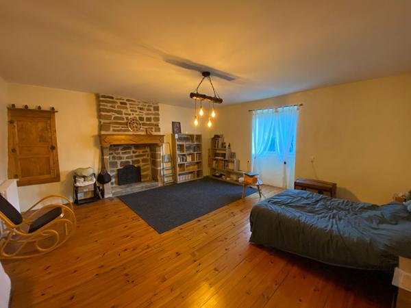 Salles, Maison de type 6 de 190 m²