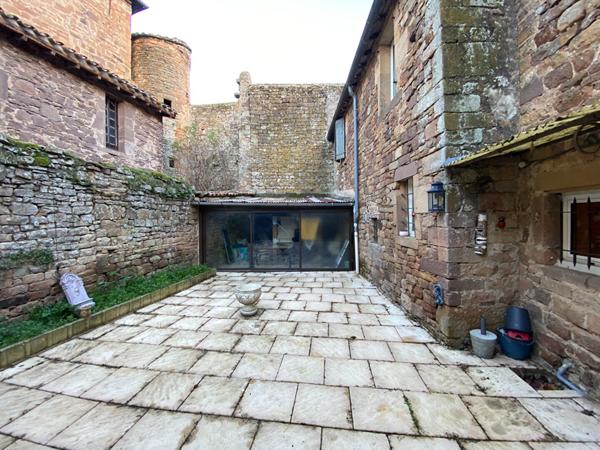 Salles, Maison de type 6 de 190 m²