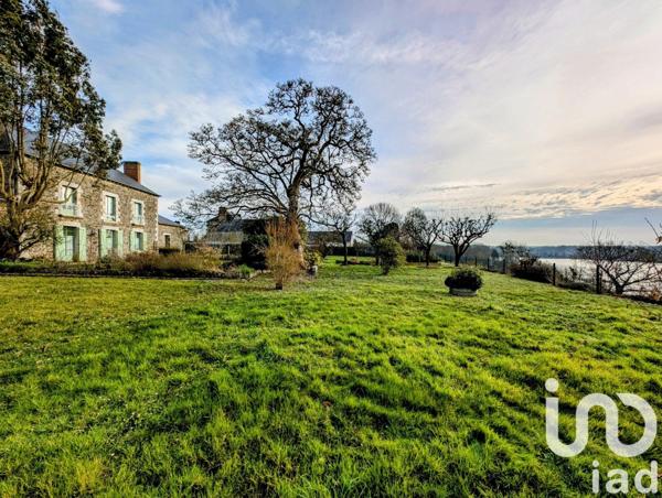 Maison traditionnelle 7 pièces de 221 m² à Marcillé-Robert (35240)