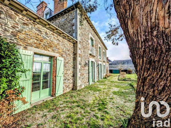 Maison traditionnelle 7 pièces de 221 m² à Marcillé-Robert (35240)