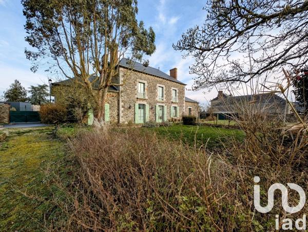 Maison traditionnelle 7 pièces de 221 m² à Marcillé-Robert (35240)