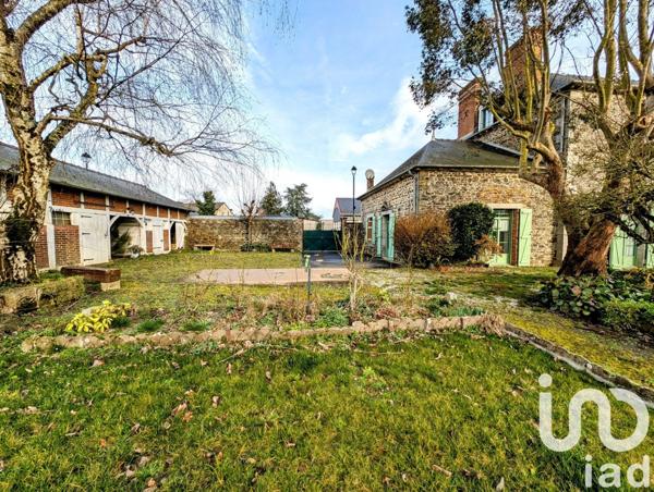 Maison traditionnelle 7 pièces de 221 m² à Marcillé-Robert (35240)