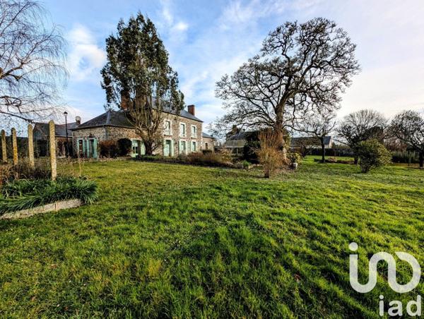 Maison traditionnelle 7 pièces de 221 m² à Marcillé-Robert (35240)