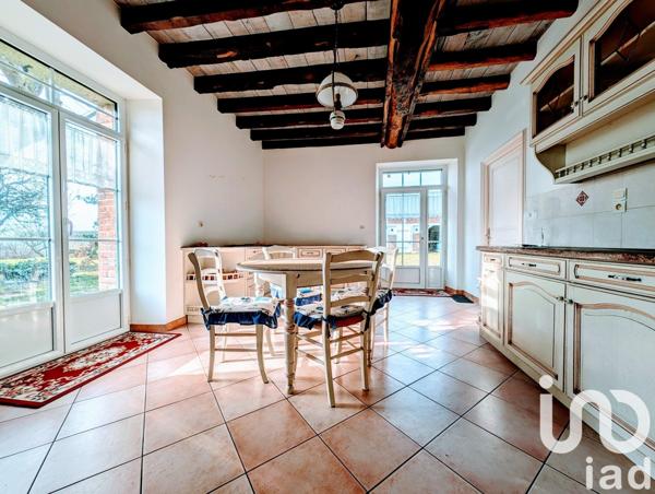 Maison traditionnelle 7 pièces de 221 m² à Marcillé-Robert (35240)