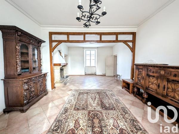 Maison traditionnelle 7 pièces de 221 m² à Marcillé-Robert (35240)