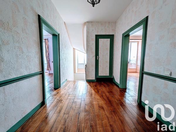 Maison traditionnelle 7 pièces de 221 m² à Marcillé-Robert (35240)