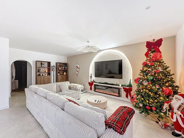 Maison contemporaine à ANAIS - 138 m² - 3 chambres - plain pied