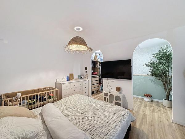 Maison contemporaine à ANAIS - 138 m² - 3 chambres - plain pied