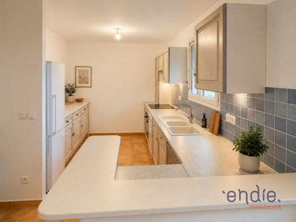 immeuble de rapport-166 m2-Appartement+Local commercial-Parkings privatifs.