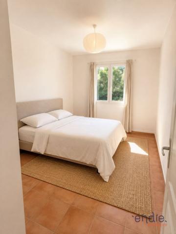 immeuble de rapport-166 m2-Appartement+Local commercial-Parkings privatifs.