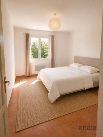 immeuble de rapport-166 m2-Appartement+Local commercial-Parkings privatifs.