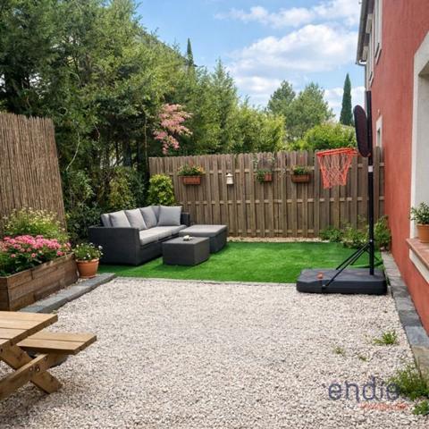 immeuble de rapport-166 m2-Appartement+Local commercial-Parkings privatifs.