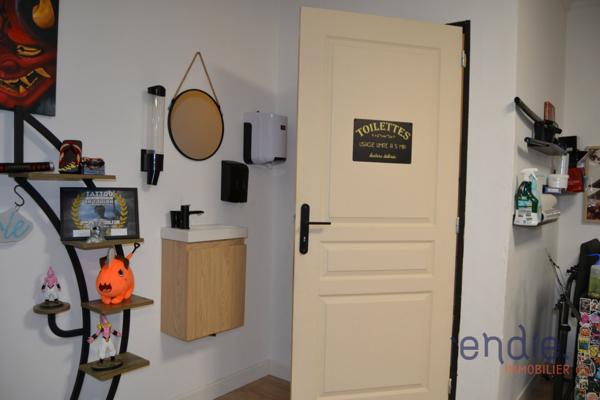 immeuble de rapport-166 m2-Appartement+Local commercial-Parkings privatifs.