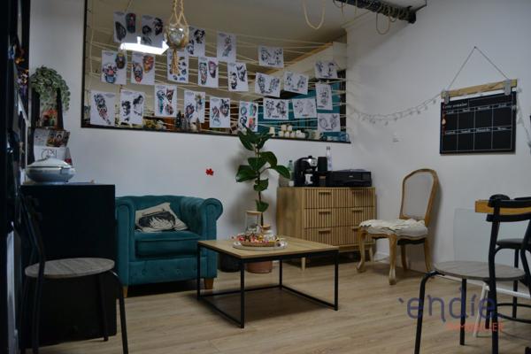 immeuble de rapport-166 m2-Appartement+Local commercial-Parkings privatifs.