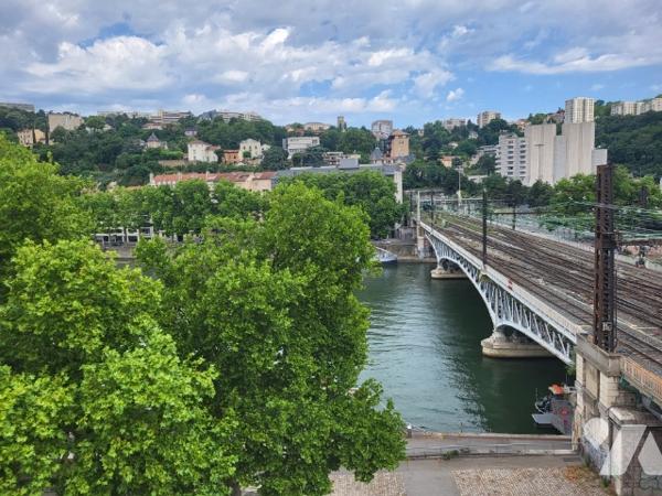 LYON 2. 4 Quai Rambaud.T1 bis.