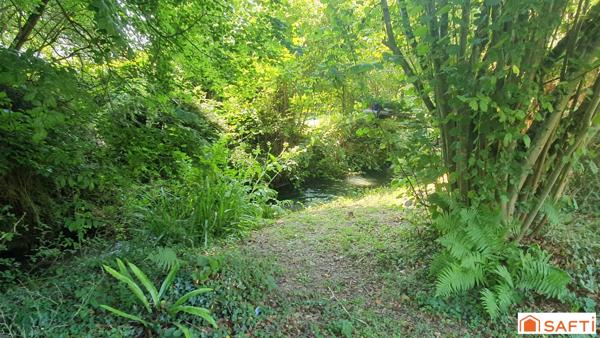 Dans un environnement privilégié, commerces à pied