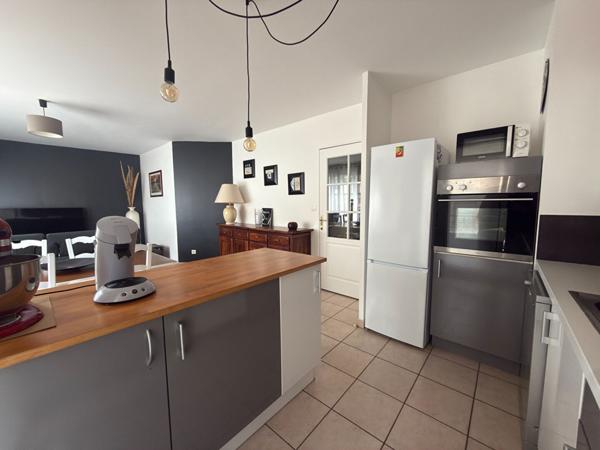 Appartement T2 Villeurbanne, Gratte-ciel, balcon, cave, garage double en sus.