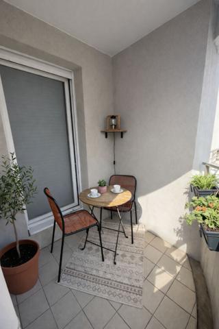 Appartement T2 Villeurbanne, Gratte-ciel, balcon, cave, garage double en sus.