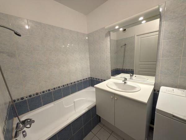 Appartement T2 Villeurbanne, Gratte-ciel, balcon, cave, garage double en sus.