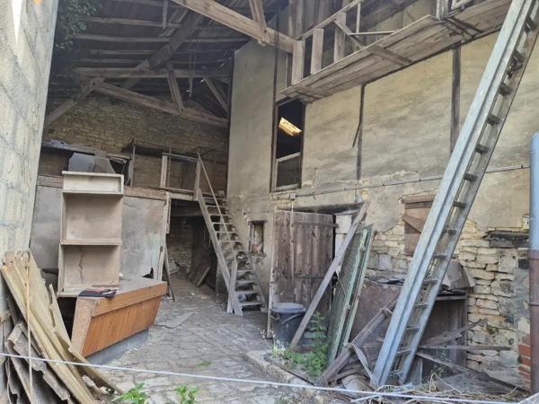 RARE À LA VENTE GARAGE AVEC GROS POTENTIEL EN PLEIN CENTRE