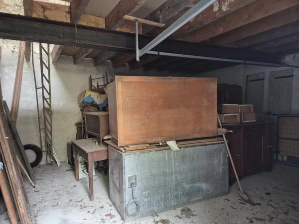 RARE À LA VENTE GARAGE AVEC GROS POTENTIEL EN PLEIN CENTRE