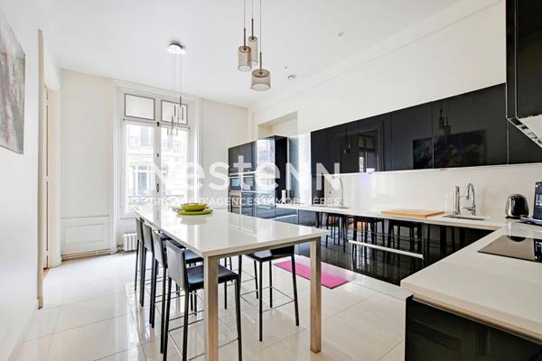 EXCLUSIVITÉ - Parc Monceau - Appartement 4 pièces de 133.18 m2 - Ascenseur - Cave - Gardien - Immeuble de Grand Standing