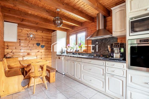 Coup de cœur assuré pour ce magnifique chalet de 90m2 des années 2000