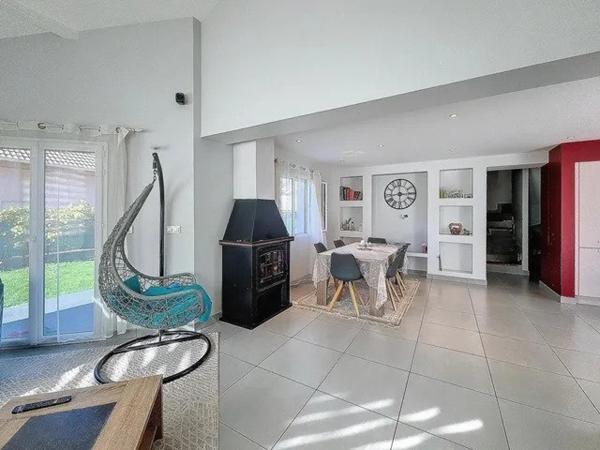 Maison traditionnelle aux beaux espaces