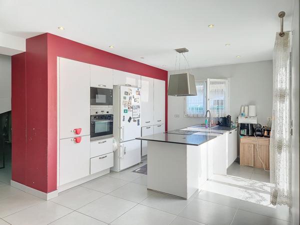 Maison traditionnelle aux beaux espaces