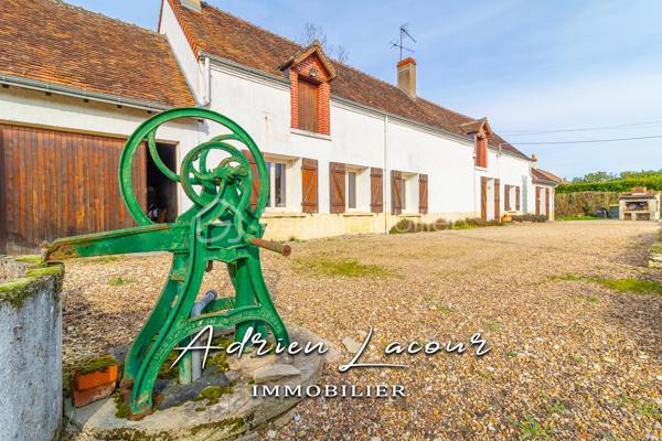 GIÈVRES (41130) - JOLIE LONGÈRE, composée d'un salon/séjour avec cheminée, d'une cuisine aménagée, de 3 chambres, d'une salle d'eau, d'un wc indépendant, d'une chaufferie, d'un garage et d'un cellier. Greniers pouvant être aménagés. L'ensemble sur un terrain entièrement clos de plus de 1000 m² avec un puits. Sa situation au bord d'un axe fréquenté et passant peut être un atout pour une activité indépendante ou autres.
Chauffage central au fioul, menuiseries en PVC double vitrage, isolation des greniers…
A découvrir rapidement!

Pour visiter et vous accompagner dans votre projet n'hésitez pas à me contacter, ADRIEN LACOUR.
- ESTIMATION GRATUITE DE VOTRE BIEN -