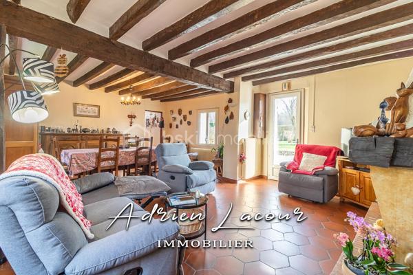 GIÈVRES (41130) - JOLIE LONGÈRE, composée d'un salon/séjour avec cheminée, d'une cuisine aménagée, de 3 chambres, d'une salle d'eau, d'un wc indépendant, d'une chaufferie, d'un garage et d'un cellier. Greniers pouvant être aménagés. L'ensemble sur un terrain entièrement clos de plus de 1000 m² avec un puits. Sa situation au bord d'un axe fréquenté et passant peut être un atout pour une activité indépendante ou autres.
Chauffage central au fioul, menuiseries en PVC double vitrage, isolation des greniers…
A découvrir rapidement!

Pour visiter et vous accompagner dans votre projet n'hésitez pas à me contacter, ADRIEN LACOUR.
- ESTIMATION GRATUITE DE VOTRE BIEN -