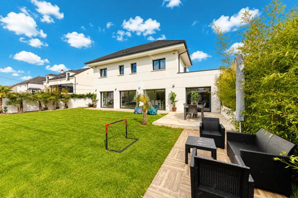 Maison Pontault Combault 6 pièce(s) 204.4 m2