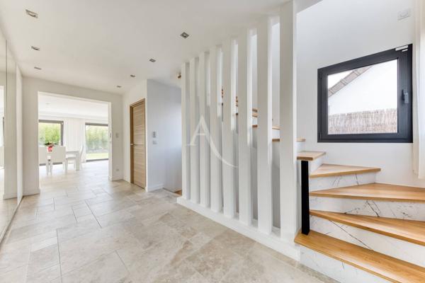 Maison Pontault Combault 6 pièce(s) 204.4 m2