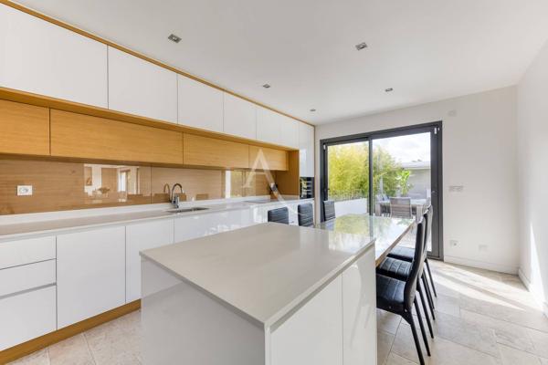 Maison Pontault Combault 6 pièce(s) 204.4 m2