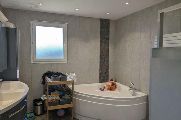 Maison individuelle à vendre à Mézeray dans la Sarthe (72270), ref : NL-72270-220