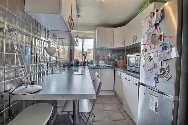 MARSEILLE 8 - SECTEUR ROND POINT DU PRADO / PALAIS DES CONGRES , APPARTEMENT LUMINEUX , ASCENSEUR, LOGGIA, CELLIER, 3 CHAMBRES -