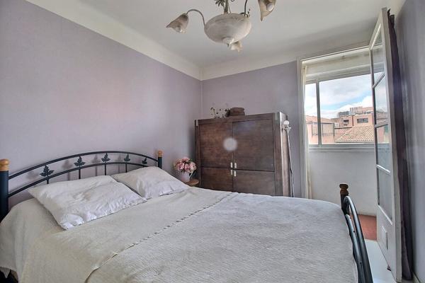 MARSEILLE 8 - SECTEUR ROND POINT DU PRADO / PALAIS DES CONGRES , APPARTEMENT LUMINEUX , ASCENSEUR, LOGGIA, CELLIER, 3 CHAMBRES -