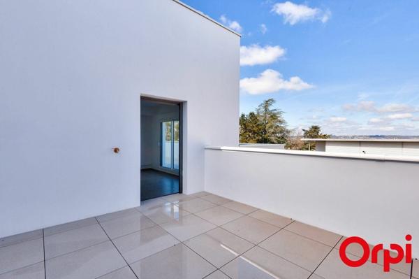 Appartement à louer    2 pièces • 45,20 m2 Décines-Charpieu