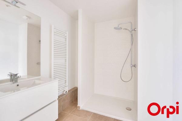 Appartement à louer    2 pièces • 45,20 m2 Décines-Charpieu
