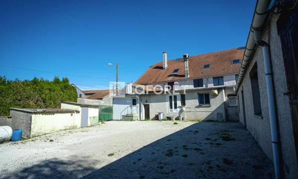 Achat immeuble Bourg-Sainte-Marie - 39 pièce(s) - 1130 m² - 325 500 €