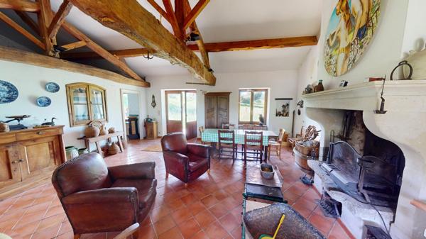 Saint-Pierre-le-Vieux (71520) Maison dans le Maconnais avec dépendance et grand jardin au calme