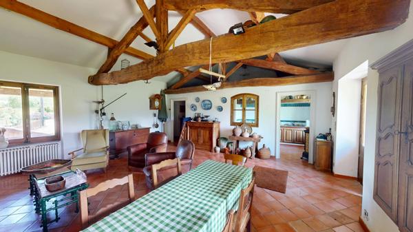 Saint-Pierre-le-Vieux (71520) Maison dans le Maconnais avec dépendance et grand jardin au calme